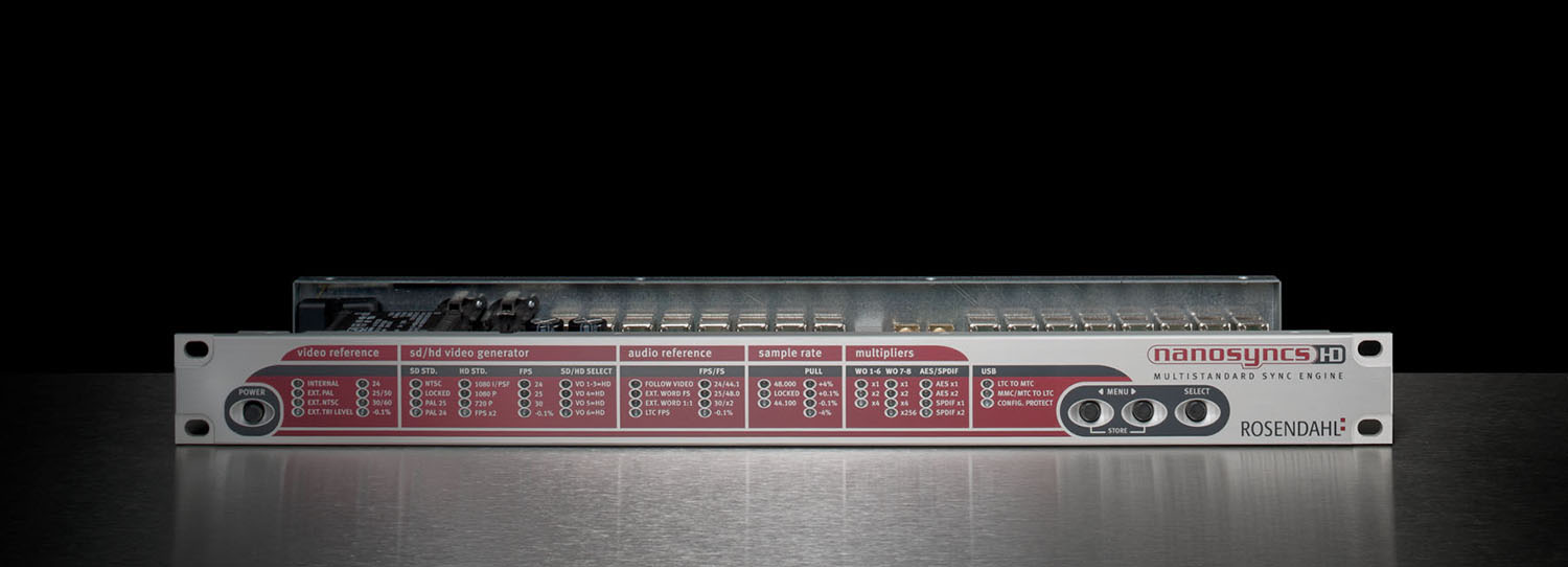 Einschubgehäuse E-Box mit offenem Deckel und rot-schwarzem Druck auf der Frontplatte