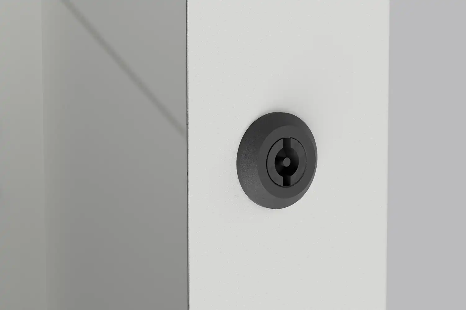 Nahaufnahme eines Verriegelungselements an einem Schaltschrank