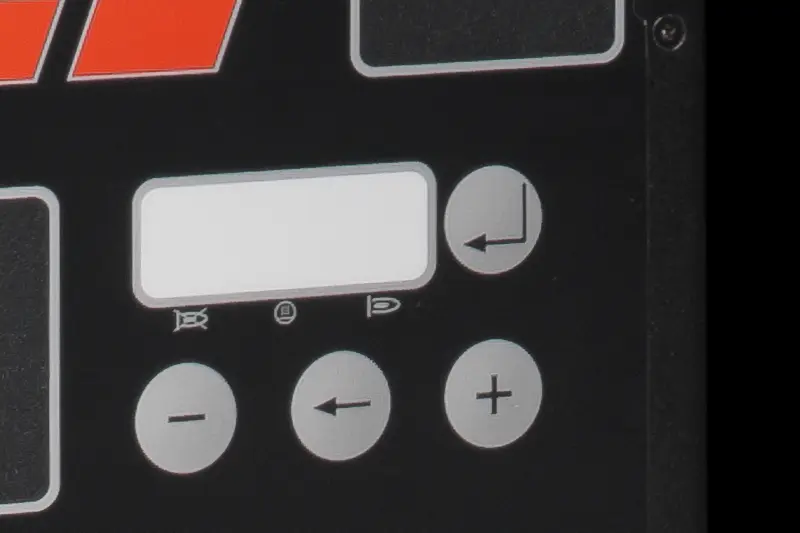Stilisiertes Batteriesymbol vor einer Hintergrundgrafik mit Leiterplattenstrukturen